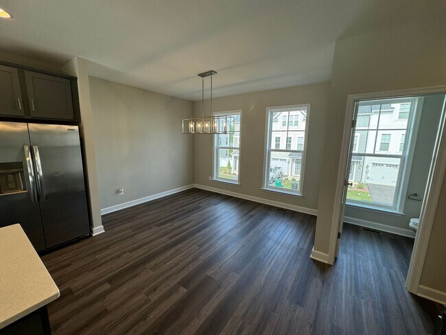 Building Photo - Townhouse for Rent in Preston Lake!