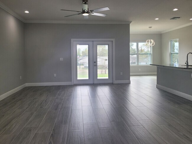 Building Photo - 4 Bedrooms and 2 Bathrooms