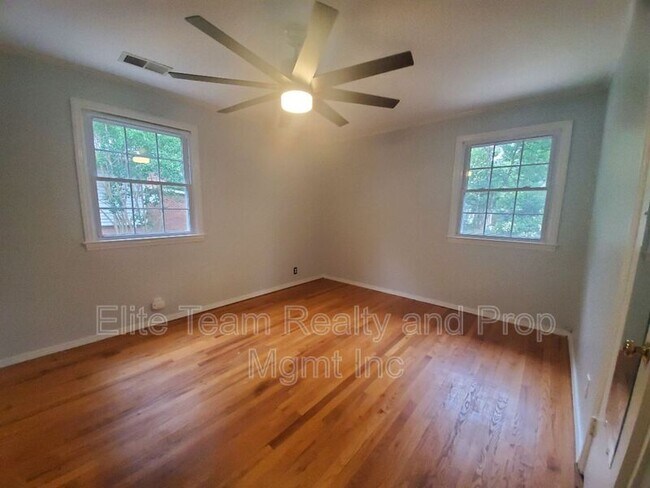 Building Photo - 4918 White Oak Rd