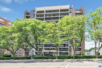 Building Photo - 44 Strawberry Hill Ave