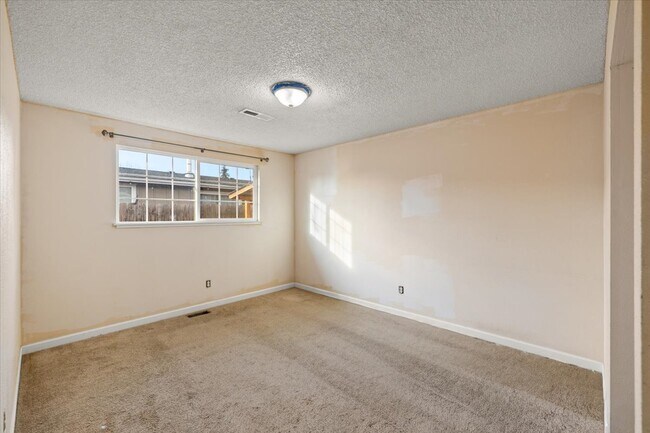 Building Photo - 106 N Buchanan Ave