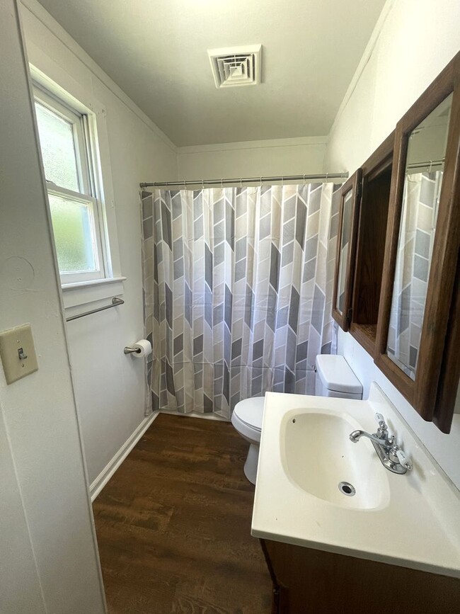 Building Photo - 3 Bed House For Rent in Elsberry