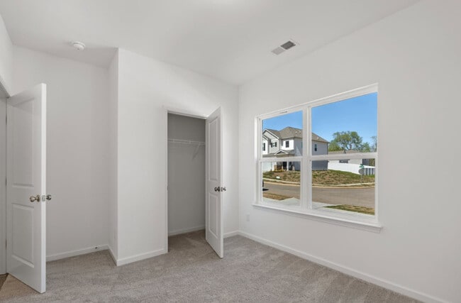 Building Photo - 702 Samuel Dr