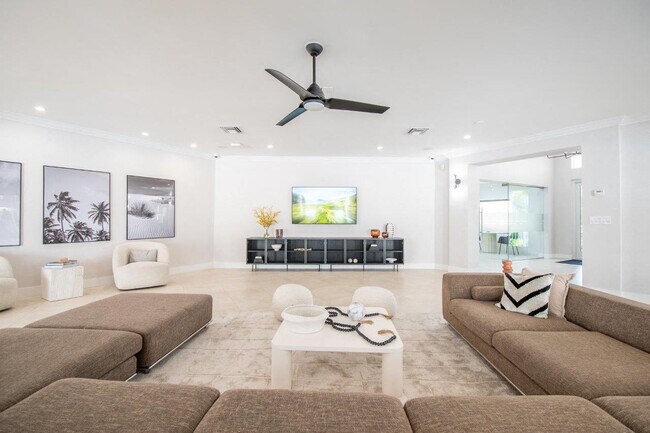 Building Photo - Legacy Harbour Key