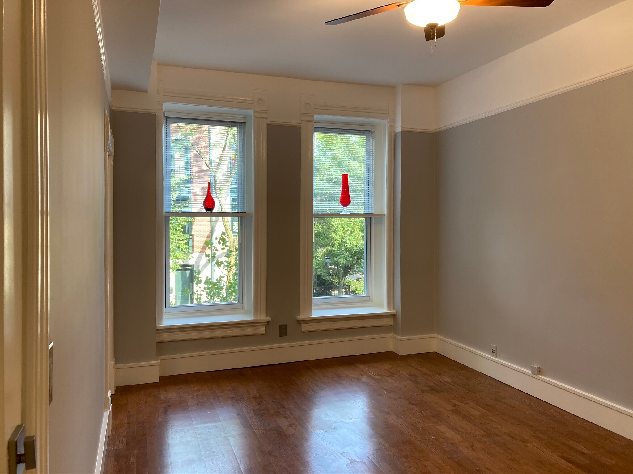 Building Photo - 1102 N Wolcott Ave