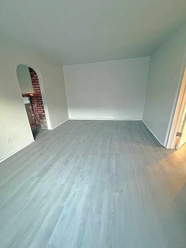 Building Photo - 638 Carbon St