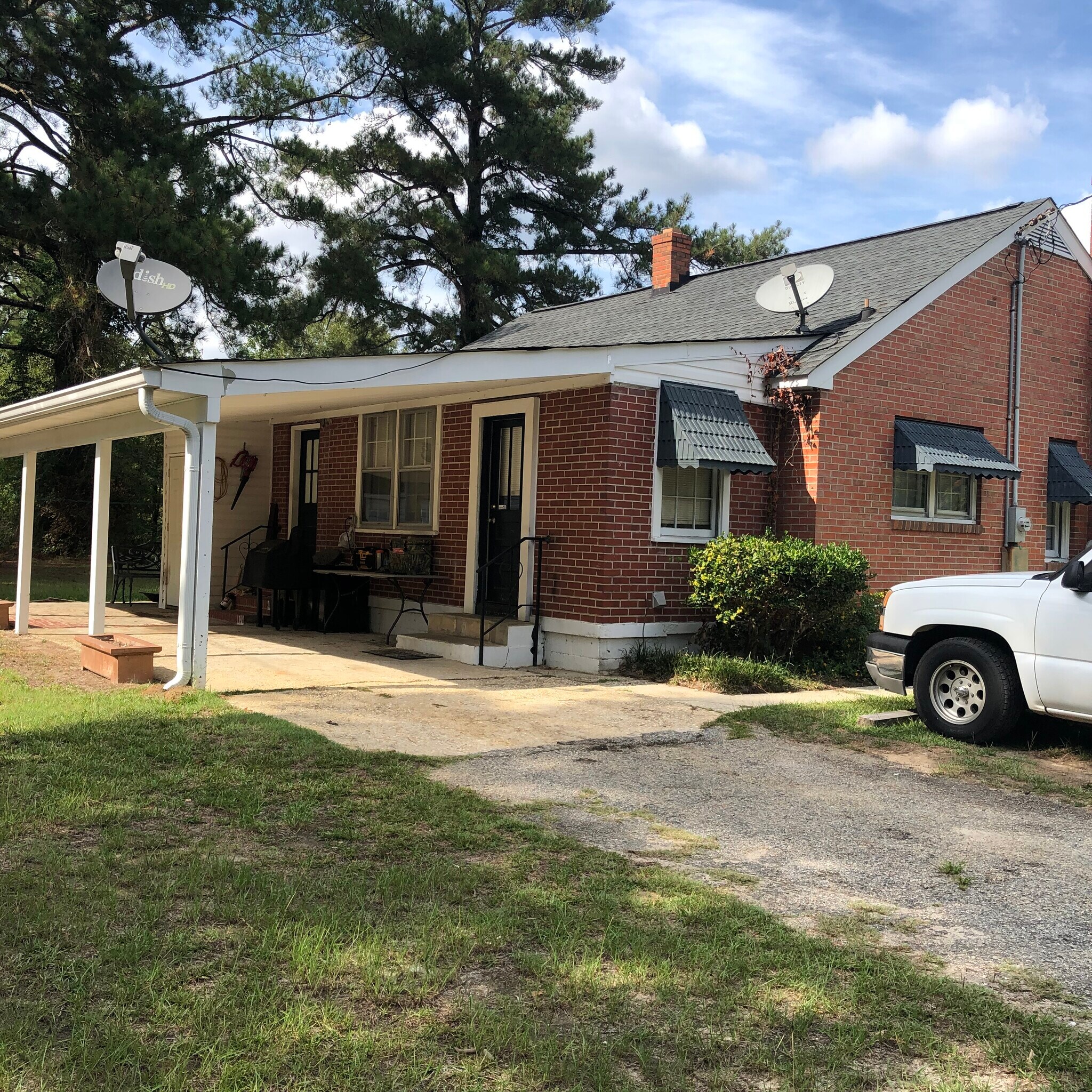 Building Photo - 702 Sherwood Dr