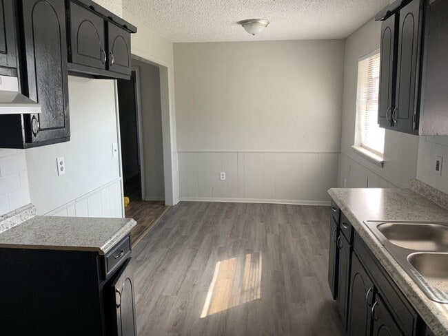 Building Photo - 9432 NE 14th St