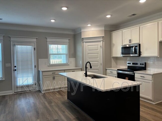 Building Photo - 2076 Denmark Ave SE