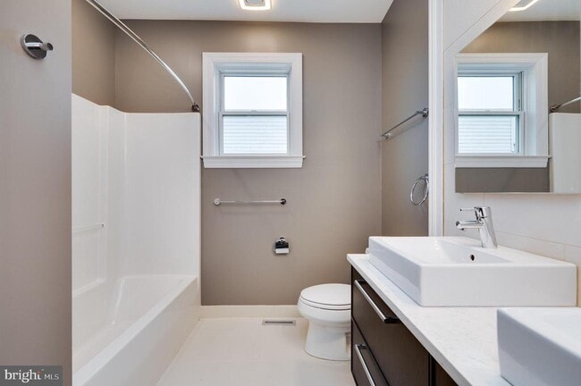 Building Photo - 1020 Penn St