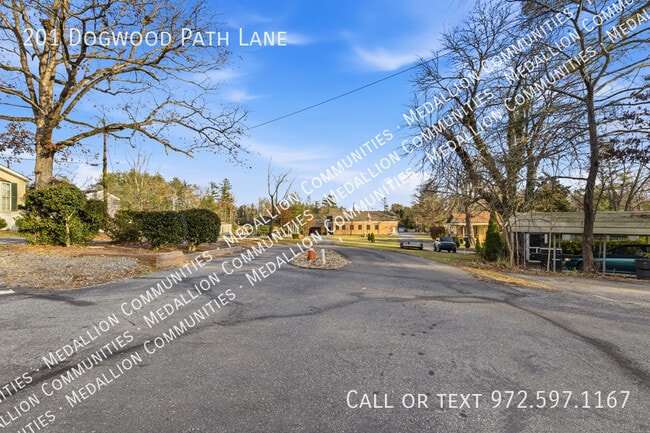 Building Photo - 201 Dogwood Path Ln