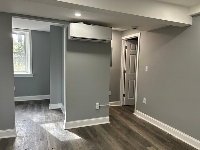 Building Photo - 22 Hawthorne St