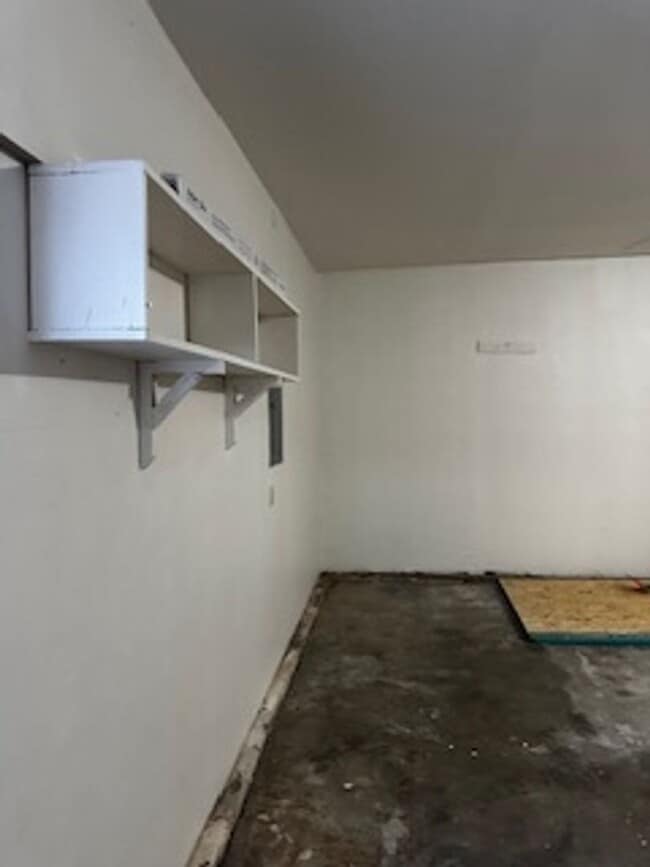 Building Photo - Newly Remodeled Home – Conveniently Located!