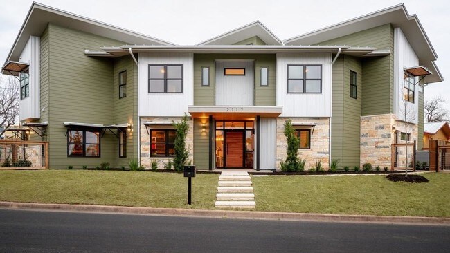 Building Photo - 2117 Pershing Dr