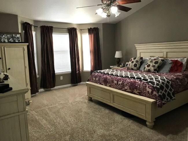 Building Photo - Spacious 5BR House in Sparks