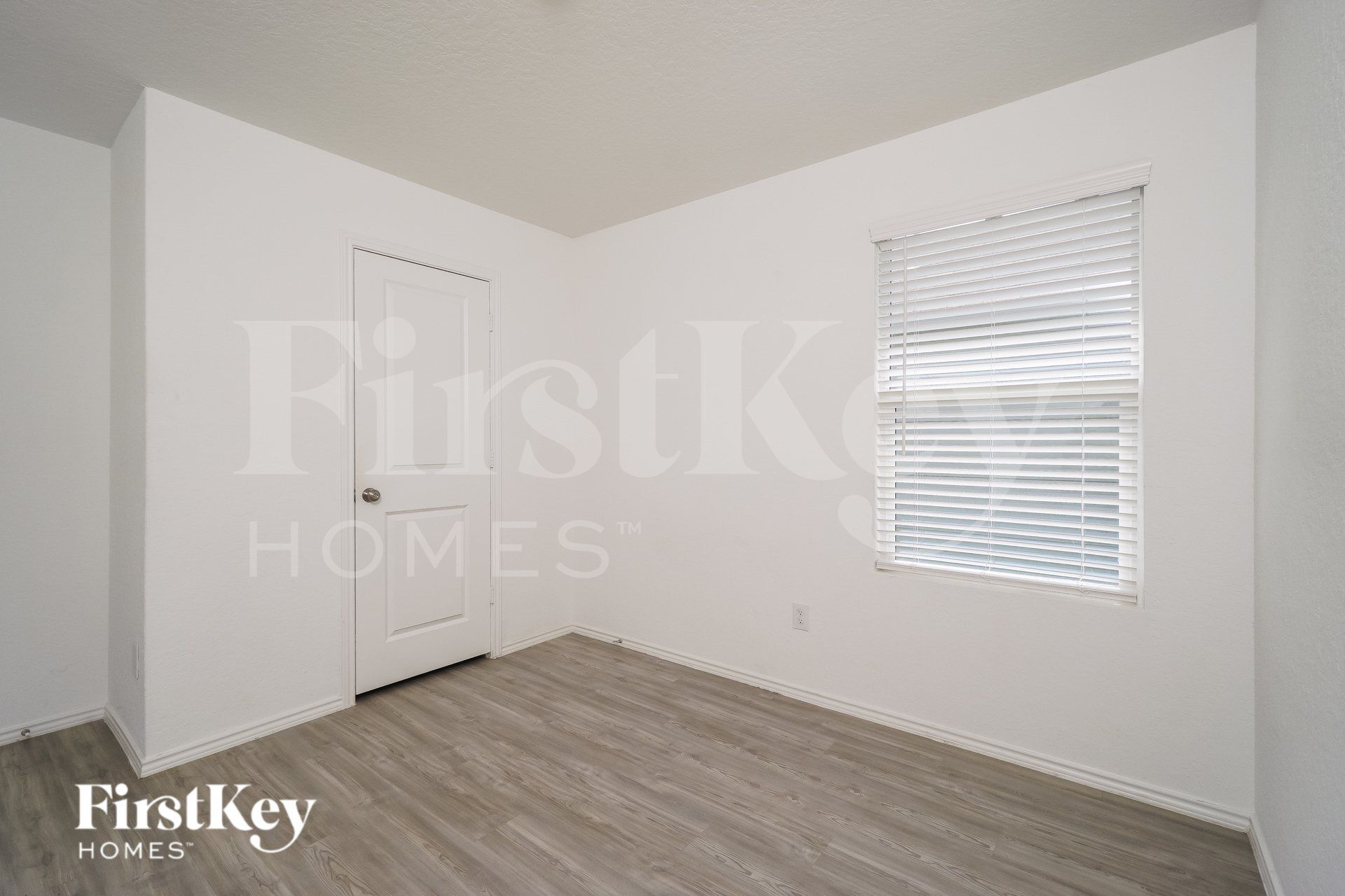 Building Photo - 2418 Double Oak Dr