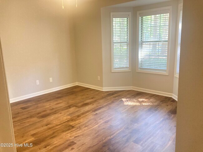 Building Photo - 8 Sand Dollar Dr