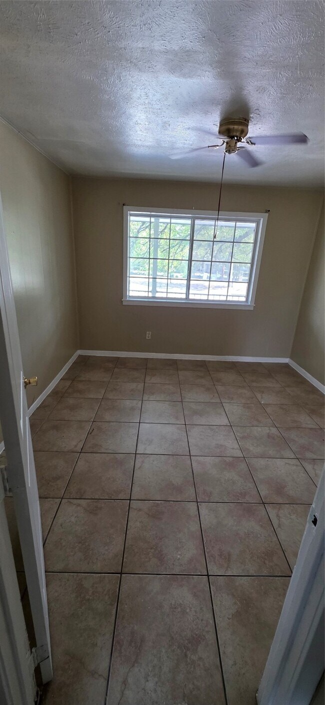 Building Photo - 4005 Irvington Blvd