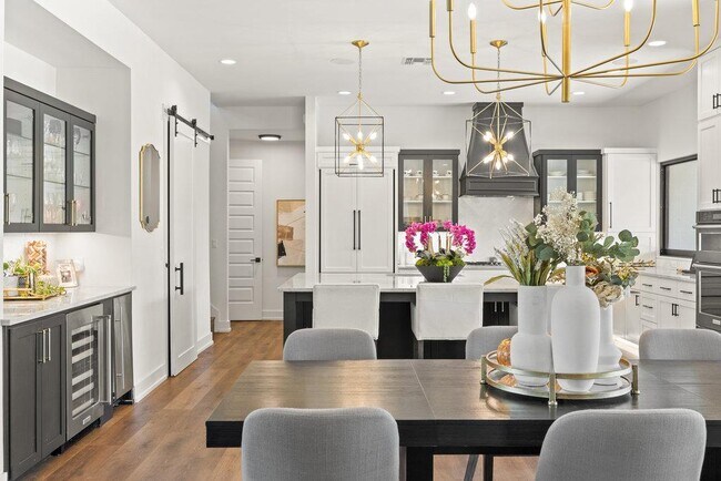 Building Photo - 223 Golden Bear Dr