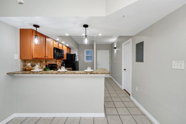 Building Photo - 2954 Sadina St