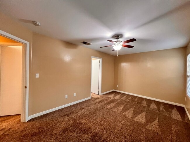 Building Photo - SOUTHWEST BAKERSFIELD