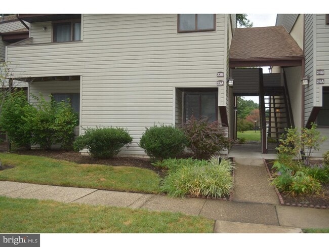 Building Photo - 23A E Daisy Ln