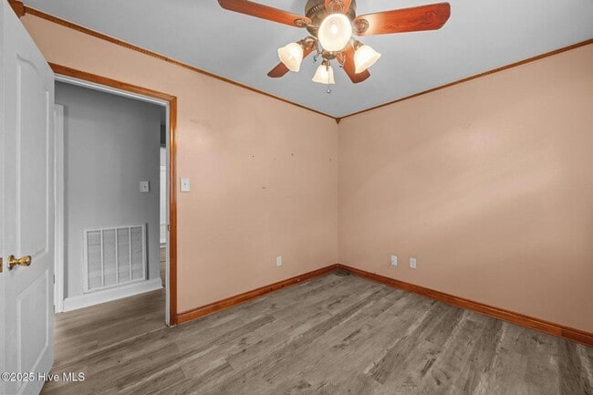 Building Photo - Spacious updated home in Jax - Pet Friendly - Great Location