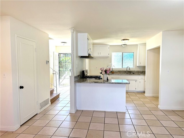 Building Photo - 684 E Lee Pl