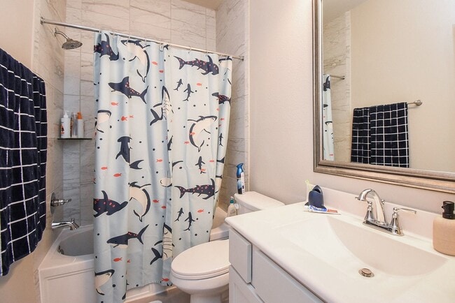 Building Photo - 8726 Laurel Crest Dr