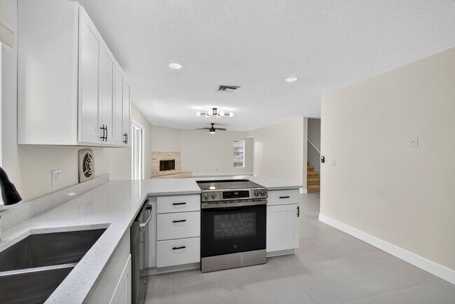 Building Photo - 1135 Staghorn St