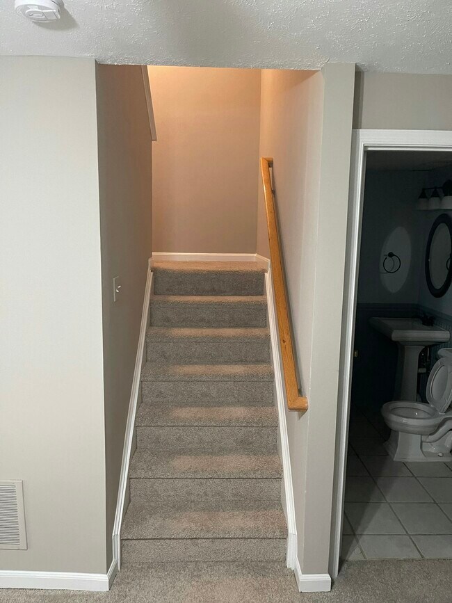 Building Photo - 16933 Toms River Loop