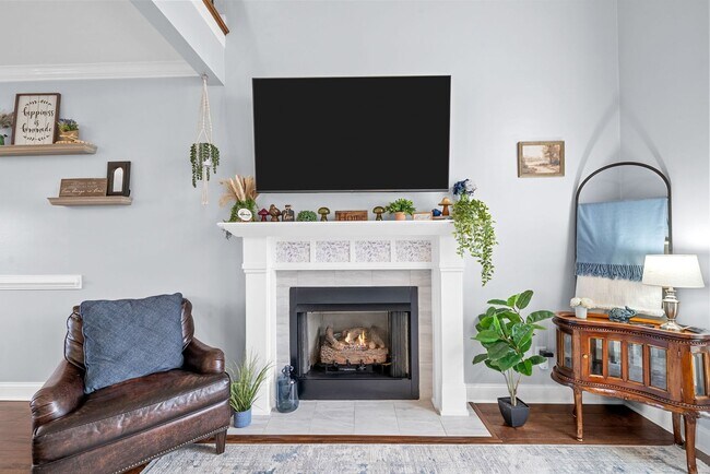 Building Photo - Pet Friendly Four Bedroom with Bonus!