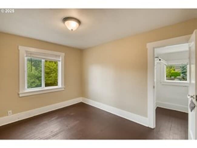 Building Photo - 1174000