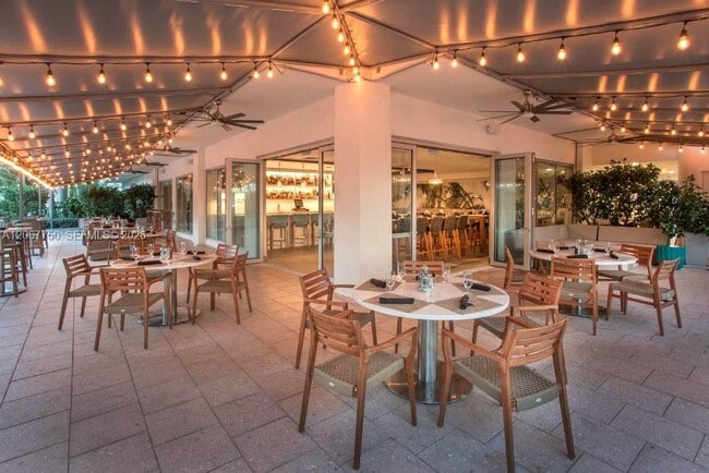 Building Photo - 4010 S Ocean Dr