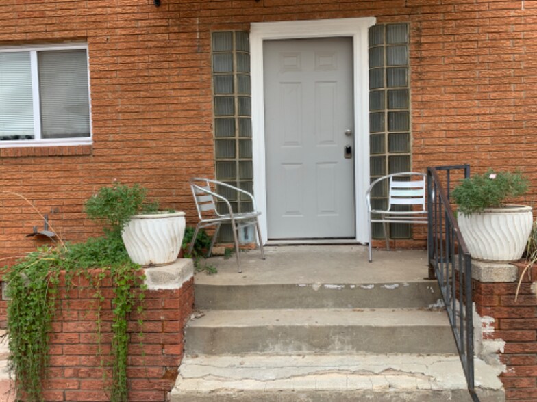 Building Photo - 2024 NW 26th St