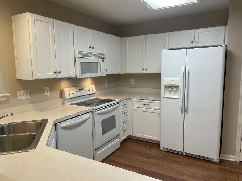 Building Photo - 3140 Langley Dr
