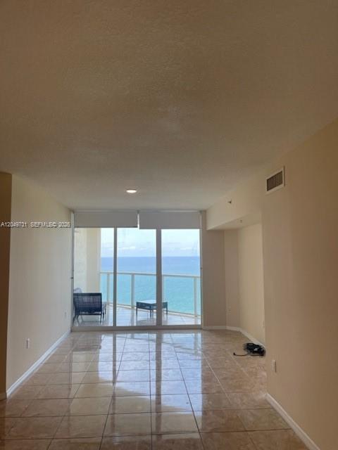 Building Photo - 16699 Collins Ave