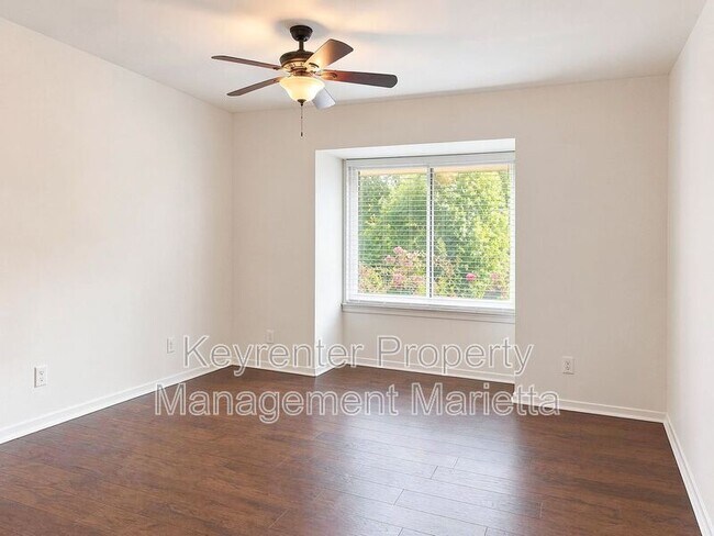Building Photo - 2190 Palmyra Dr