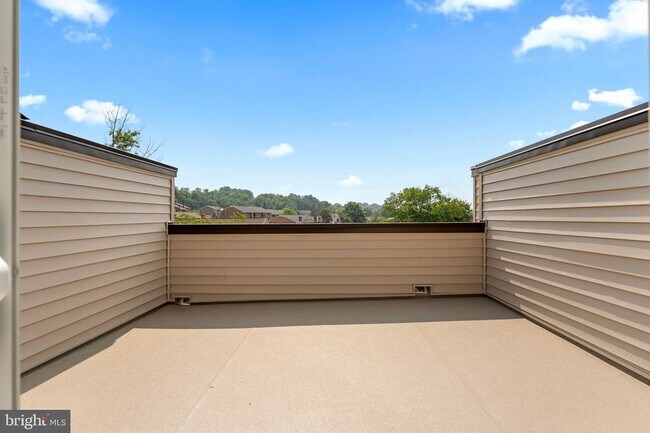 Building Photo - 7249 Mountaineer Dr