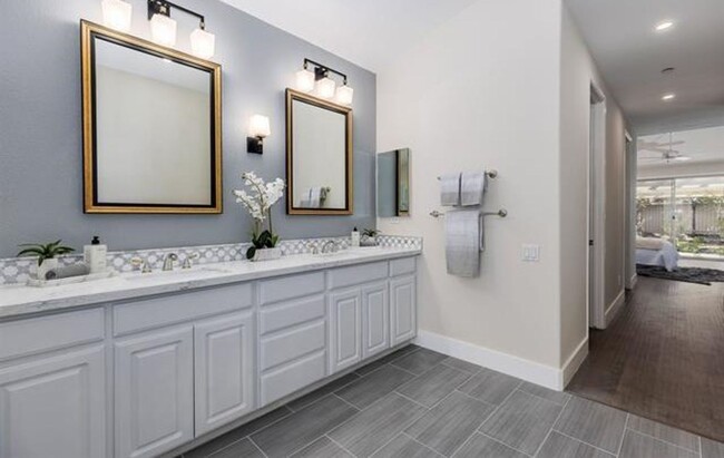 Building Photo - Livermore South Very Private 4 bedroom/3 b...