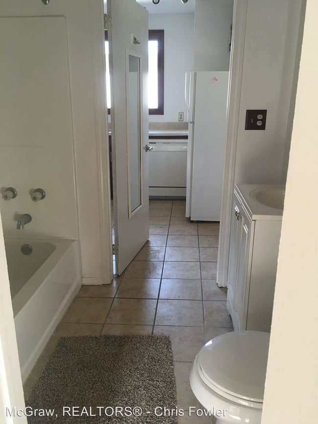 Building Photo - 2 br, 1 bath House - 331 S. Xanthus Ave.