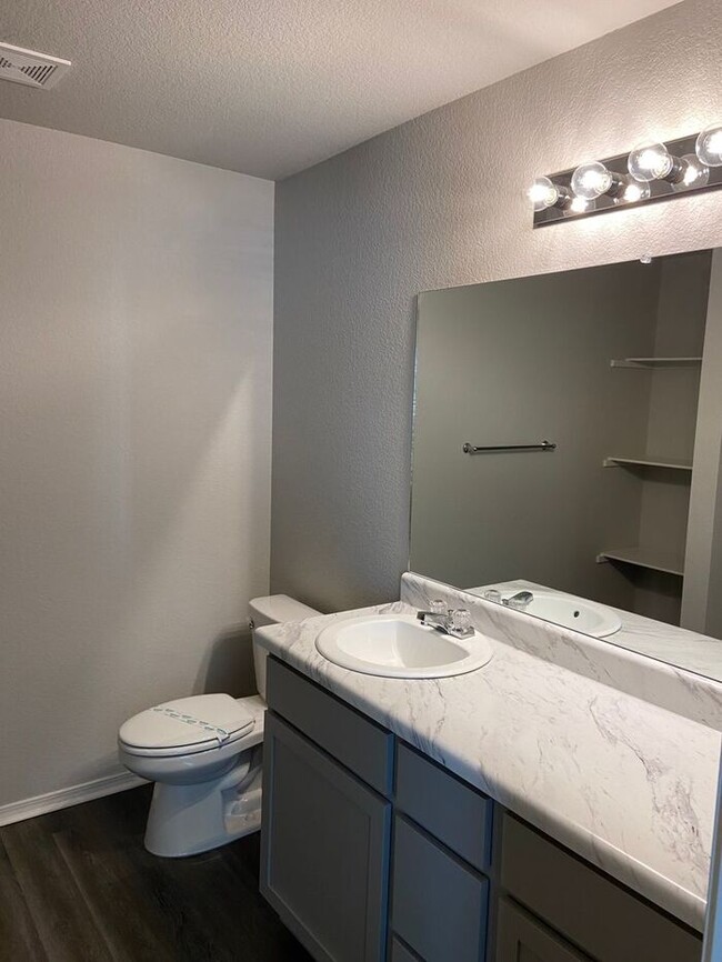 Building Photo - *Pre-leasing* Three Bedroom | Two Bathroom...