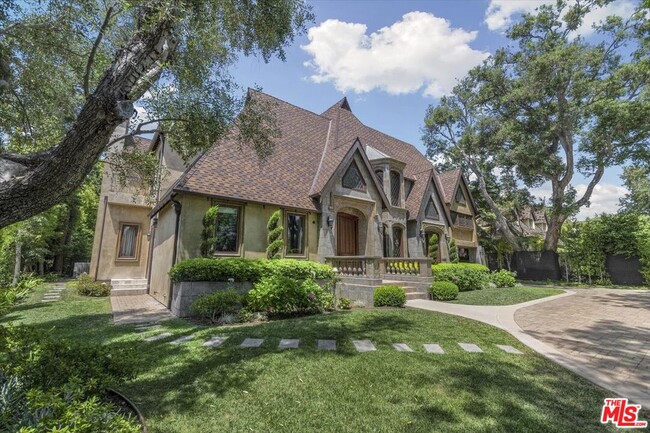 Building Photo - 617 N Alpine Dr