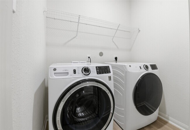 Building Photo - 11023 Hillside Creek Dr