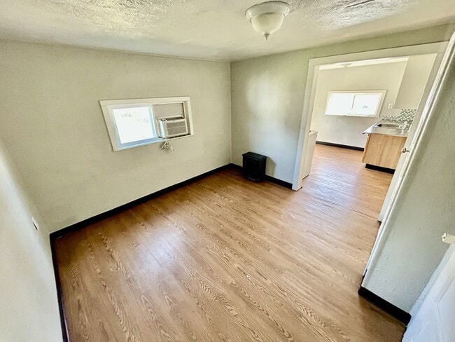 Building Photo - 531 W 9th St