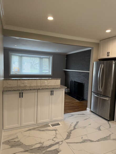 Building Photo - 8113 D'Arcy Rd