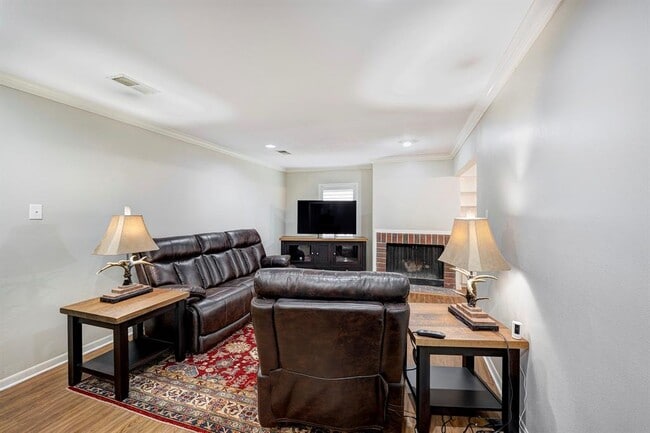 Building Photo - 6015 Valley Forge Dr