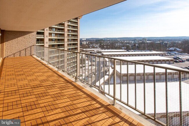 Building Photo - 20930 Valley Forge Cir