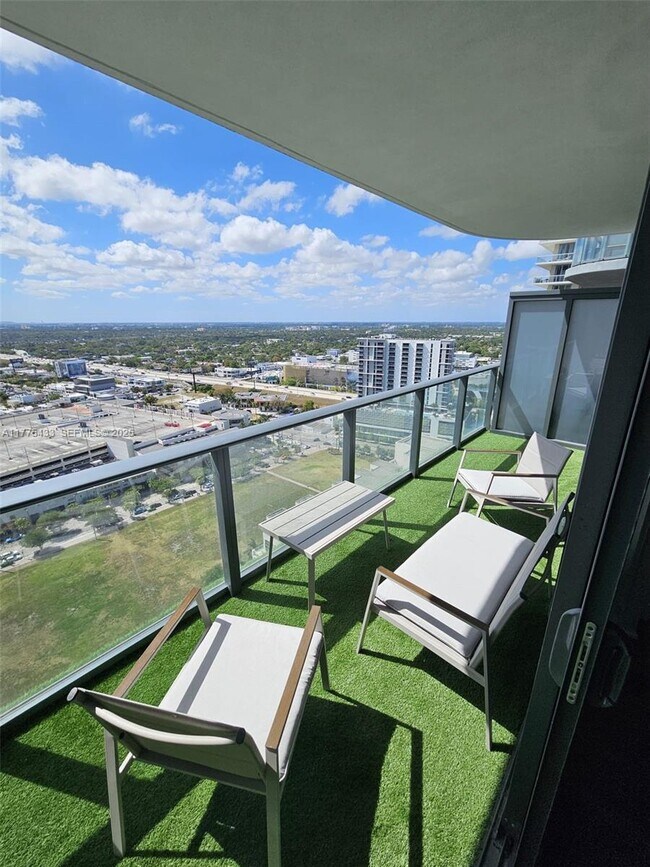 Building Photo - 121 NE 34th St