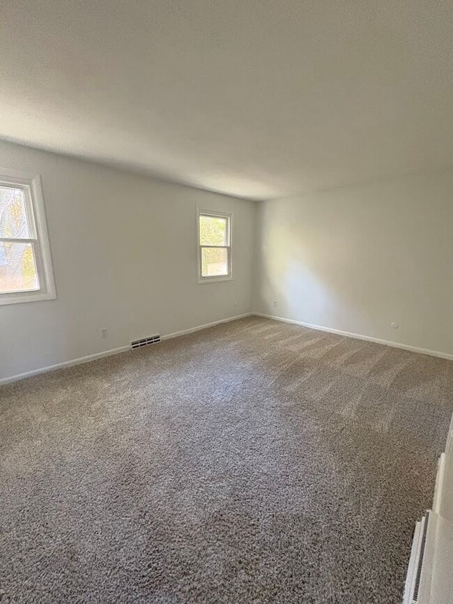 Building Photo - Three bedroom two bathroom home for rent